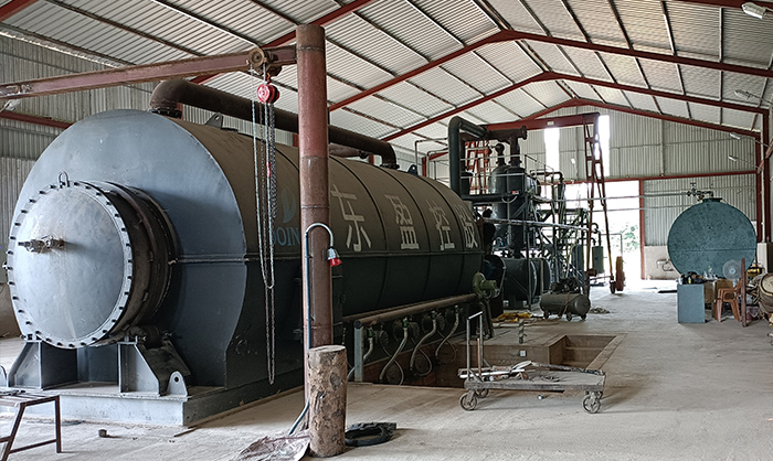 廢輪胎提煉油設(shè)備